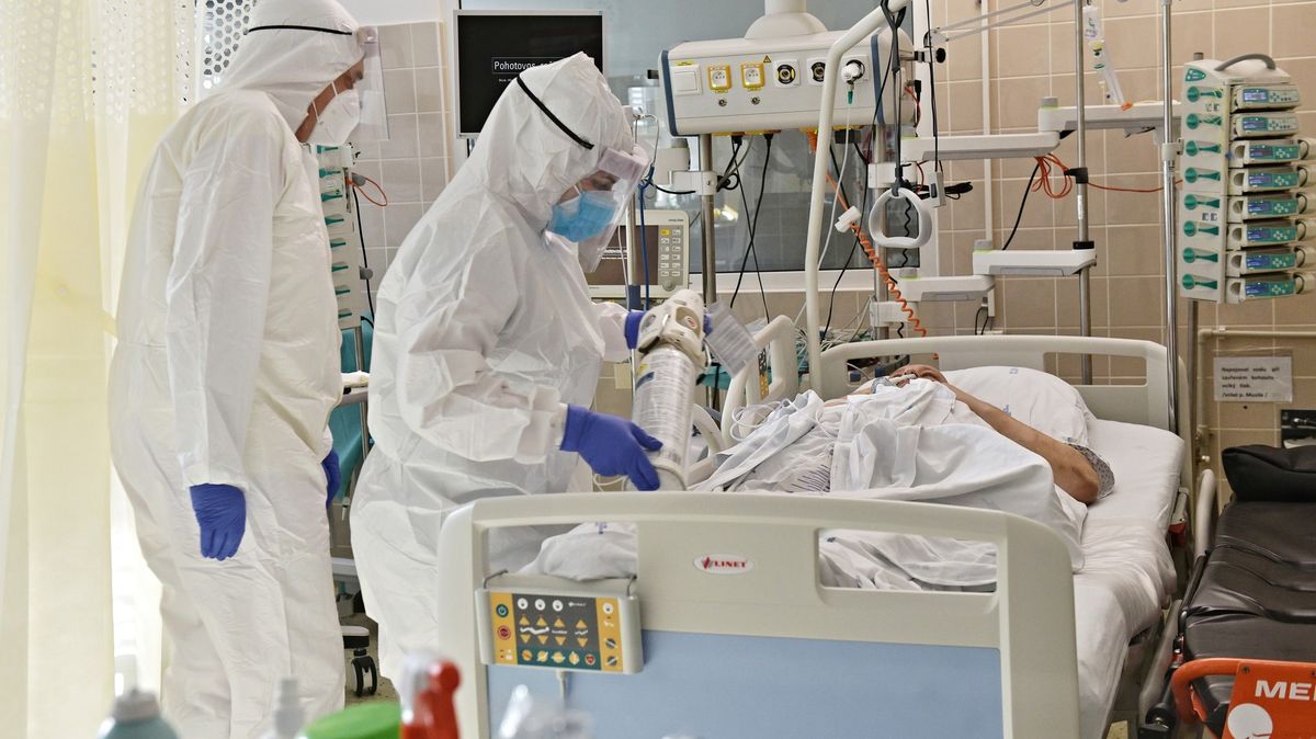 Jičínská nemocnice řeší vnitřní spory. V půlce pandemie jí odchází lékaři